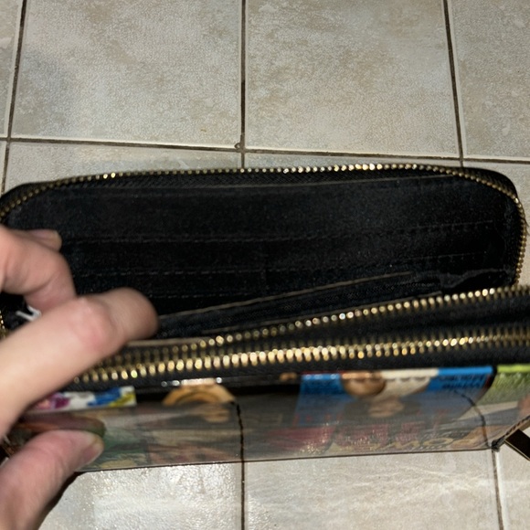 Glossy wallet purse to match in closet - Picture 3 of 8